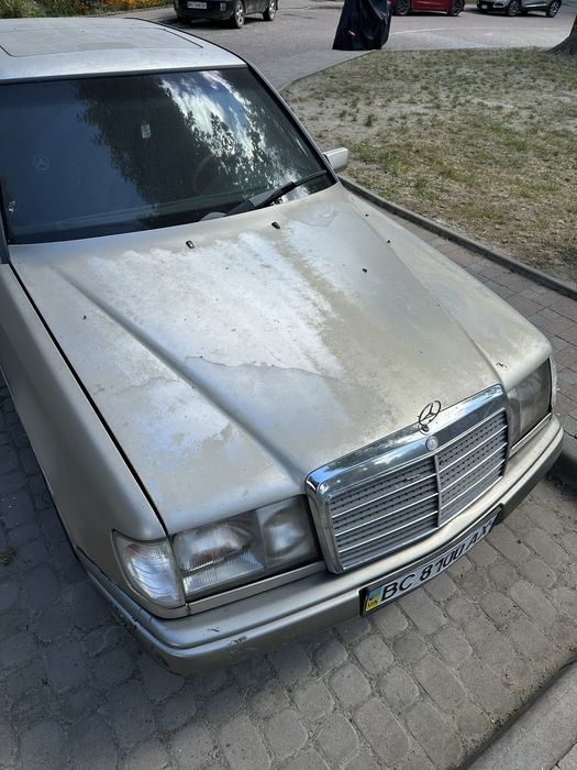 Автомобіль mercedes benz w124