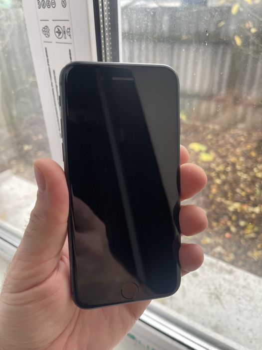 Айфон 8  4/64 в гарному стані!