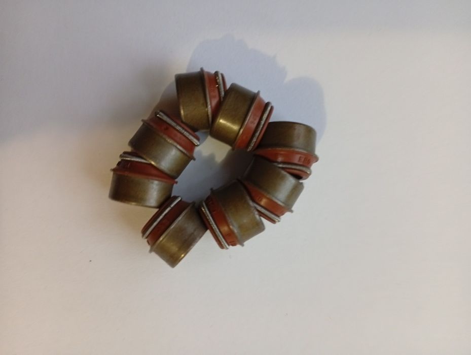 Комплект сальников для автомобиля ВАЗ.