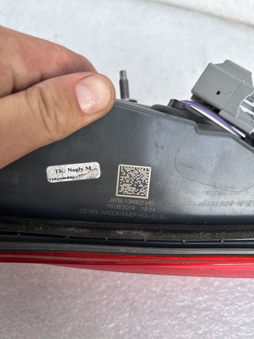 Ford Focus MK4 IV 4 kombi lampa prawy tył prawa tylna w klapę klapy