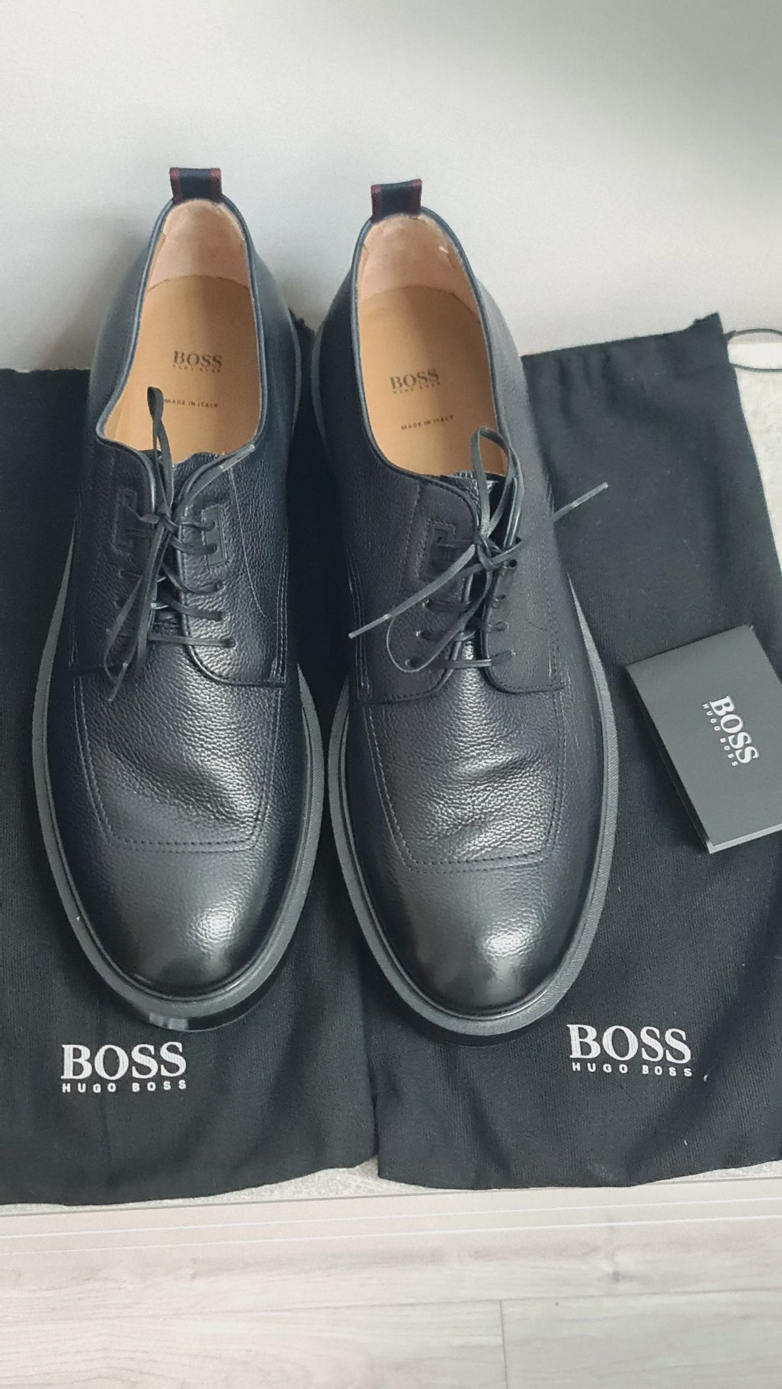 продам нові чоловічі туфлі (дербі) HUGO BOSS 46Р.