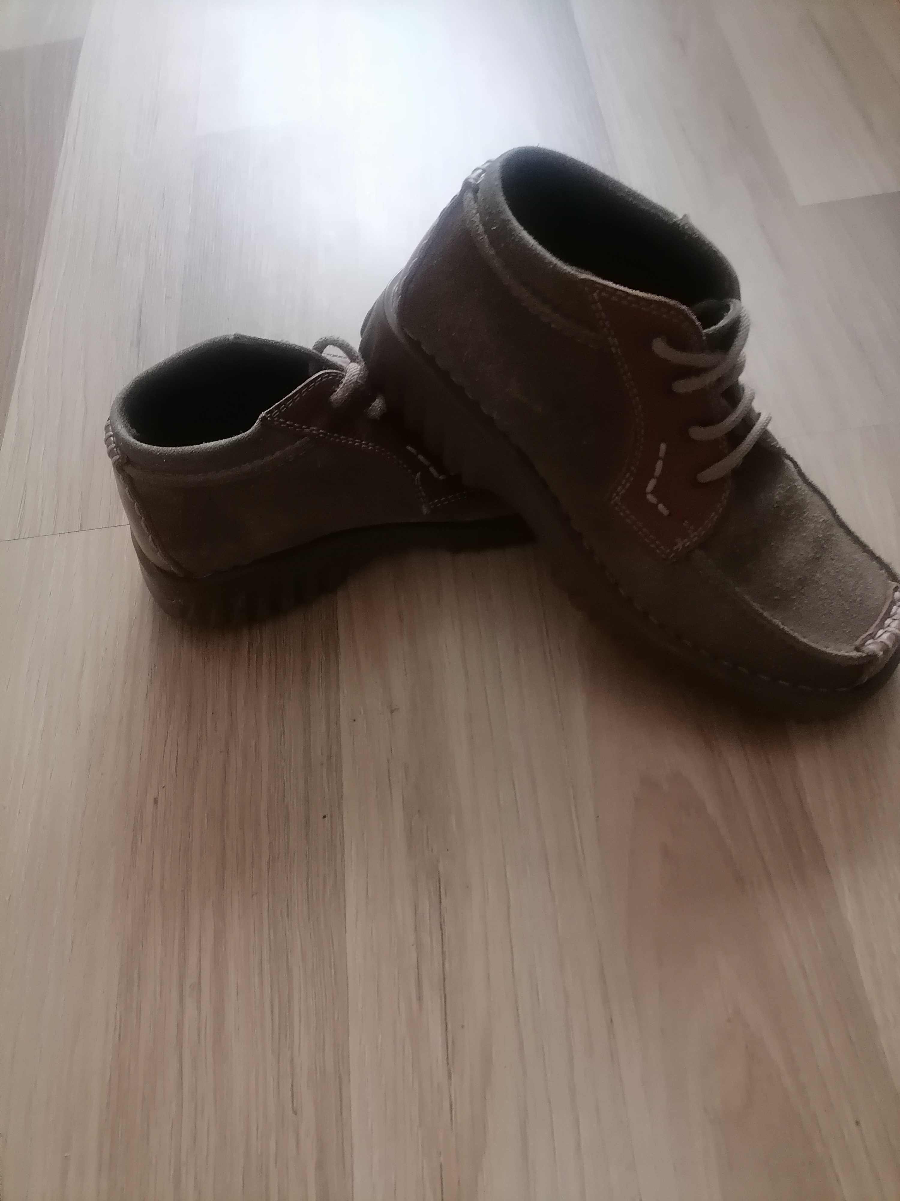 Zamszowe buty camel Active