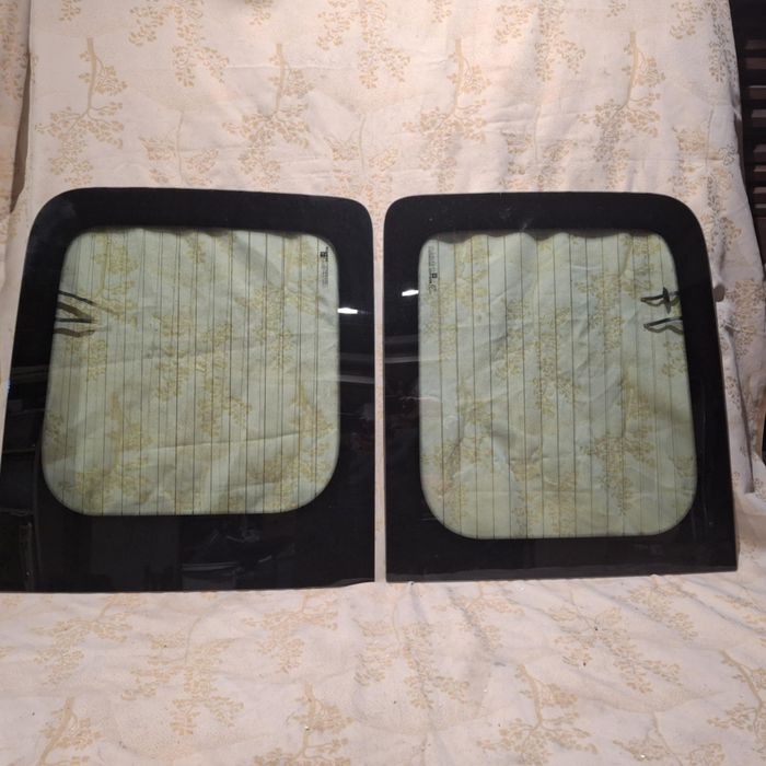 Szyby drzwi tylnych Renault Trafic III