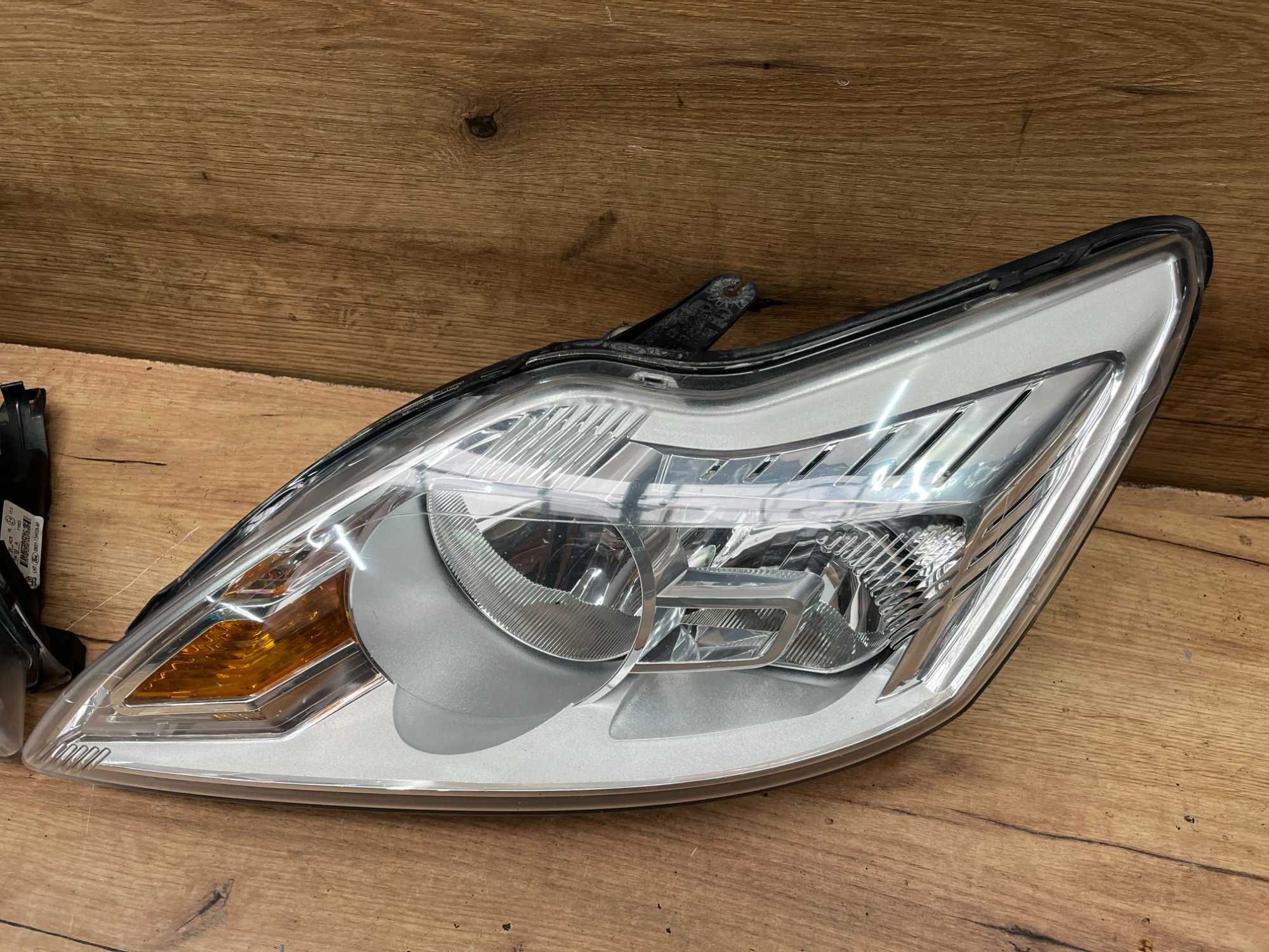 Lampa/reflektor przedni lewy prawy Ford Focus II Lift