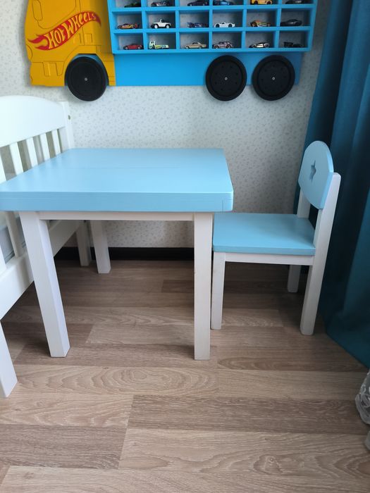 Детский стол ,стул и табуретка.