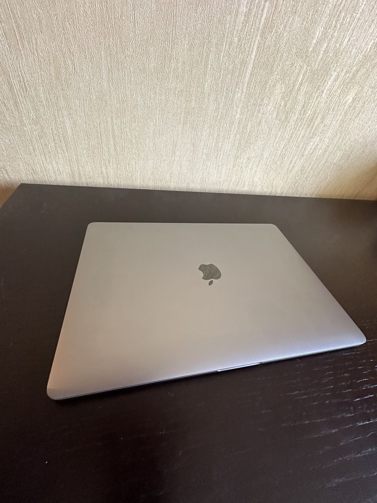 MacBook Pro 15/i7/16/555X