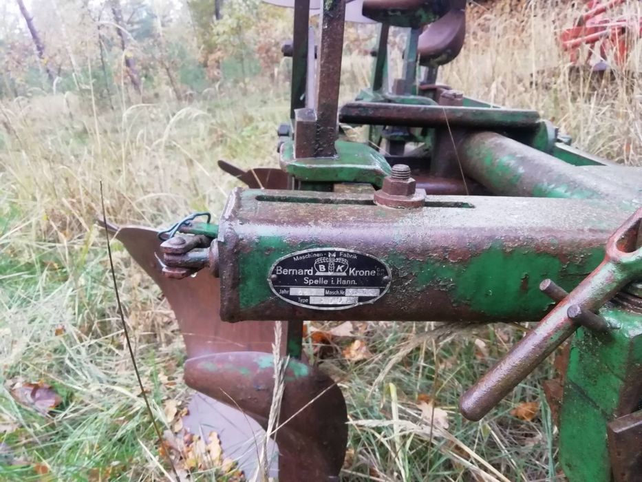 Плуги поворотні трохкорпусні