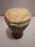 Oryginalny, afrykański bębenek djembe