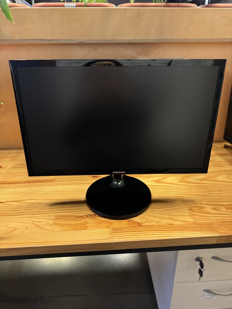Монітор Samsung LS22F350FHIXCI, діагональ 21,5