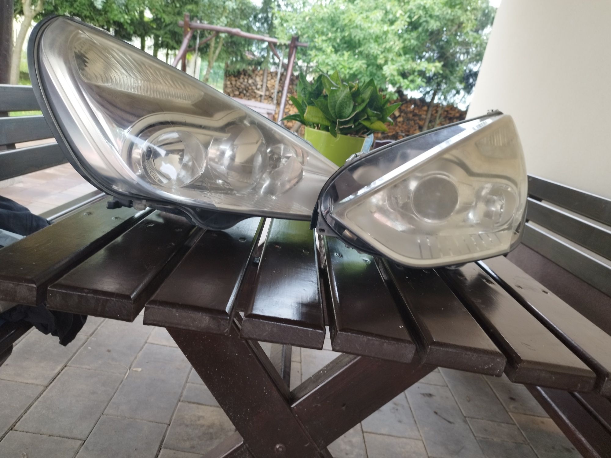 Witam mam  na sprzedaż przednie lampy z żarówkami Ford S-max Galaxy