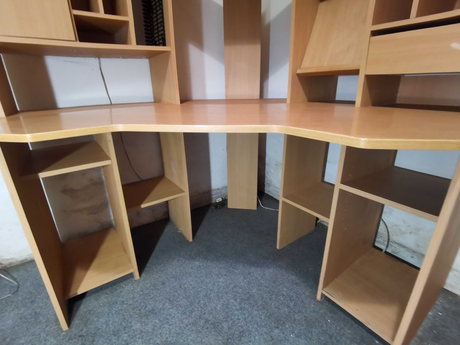 Secretaria de canto em madeira - muito bom estado