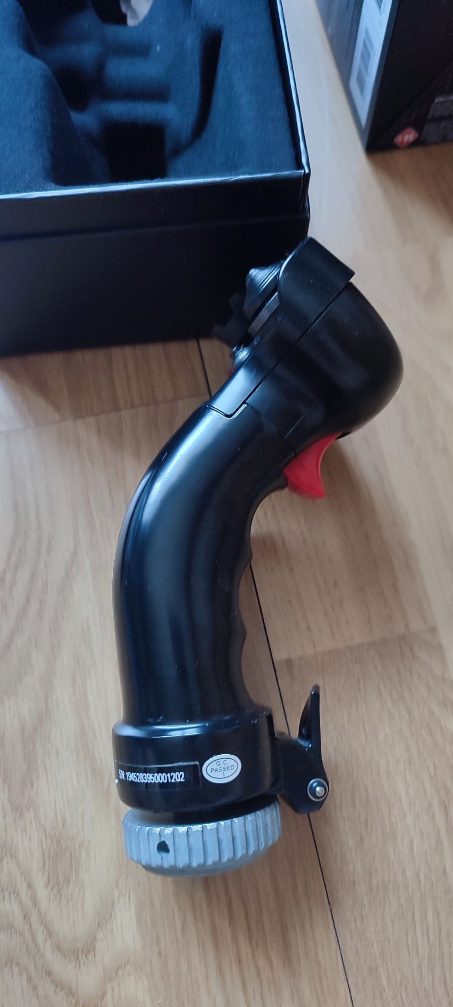 Rączka (grip) do joystick'a firmy Trustmaster