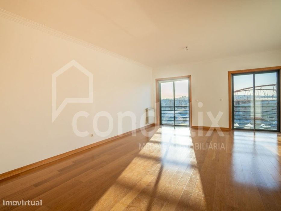 Apartamento T5 duplex no Alto dos Moinhos