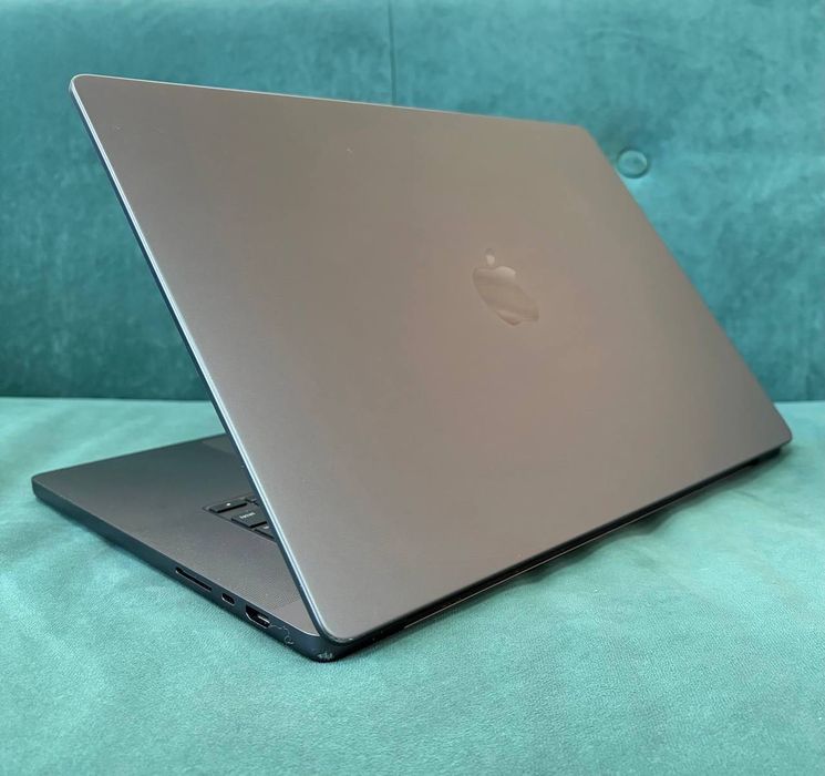 MacBook Pro 16" Space Black Late 2023 M3 max , 96GB , 1TB ssd