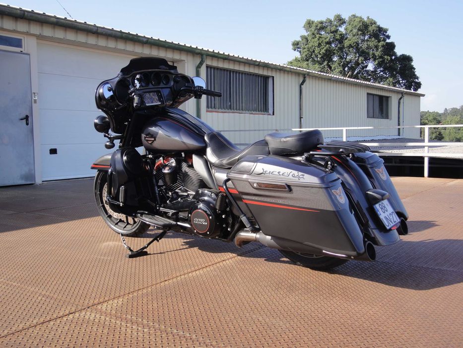 Harley Davidson Street Glide CVO 117 '' FLHXSE