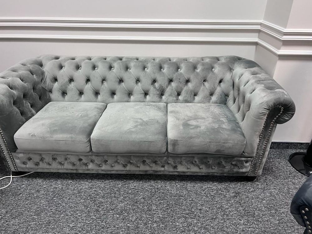 Sofa pikowana tapicerowana szara