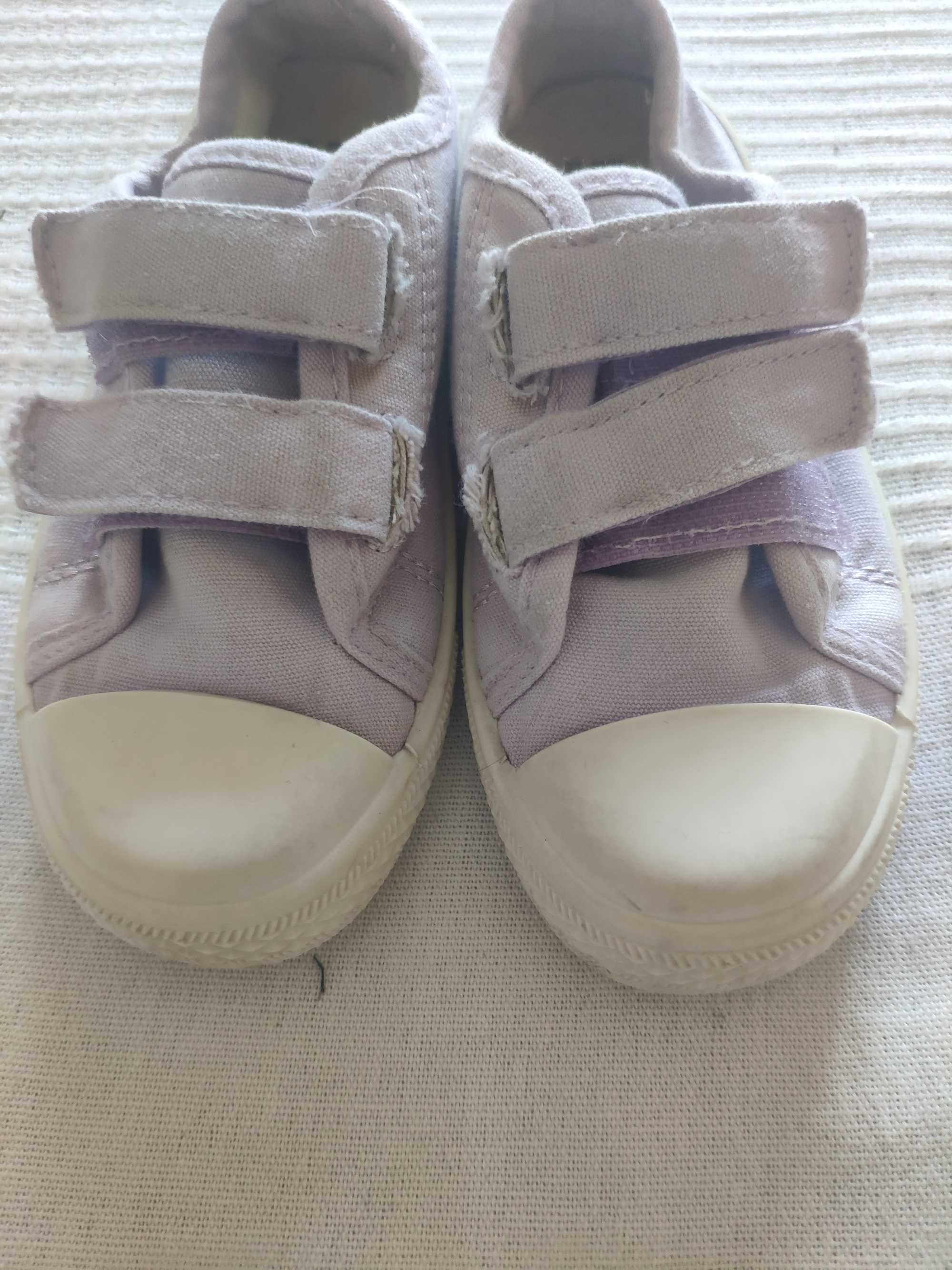 sandalias e sapatilhas todos por  5 euros