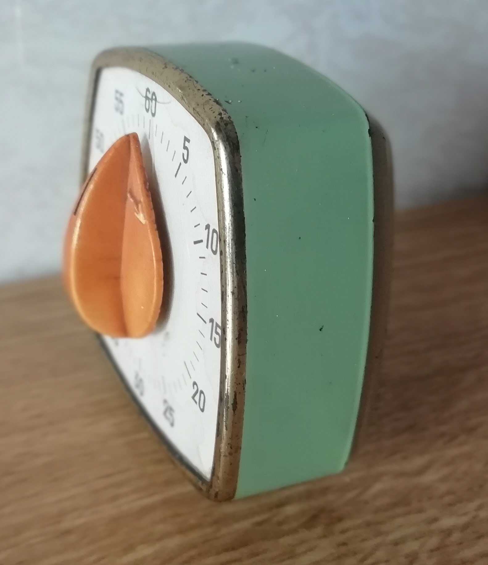 Temporizador de cozinha vintage com medidor de tempo e alarme