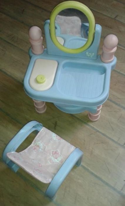 Mebelki meble dla lalek lalki maskotek - łóżeczko, toaletka, krzesełko