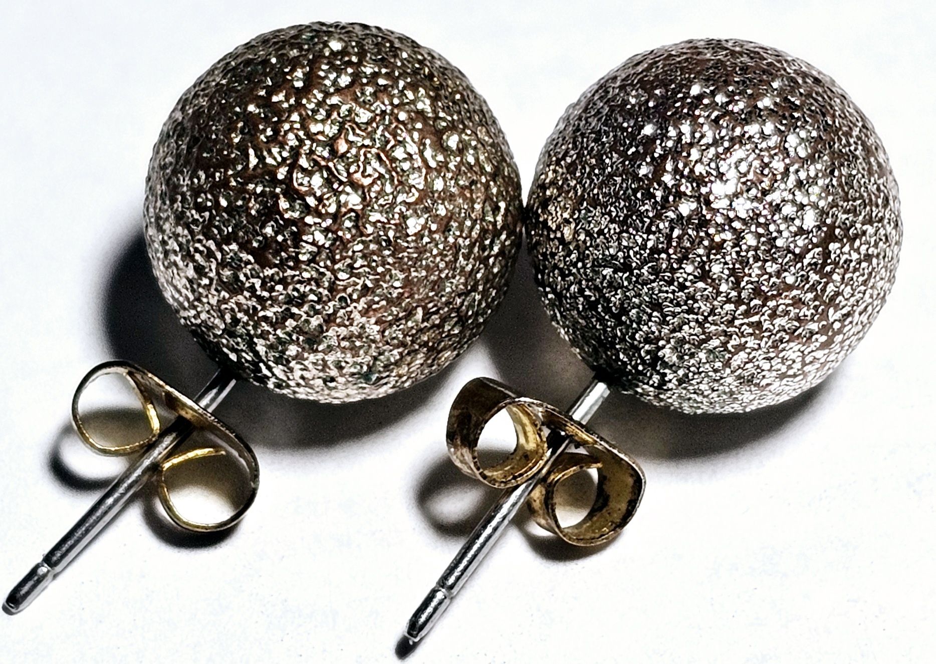 Kolczyki sztyfty kulki w kolorze srebra