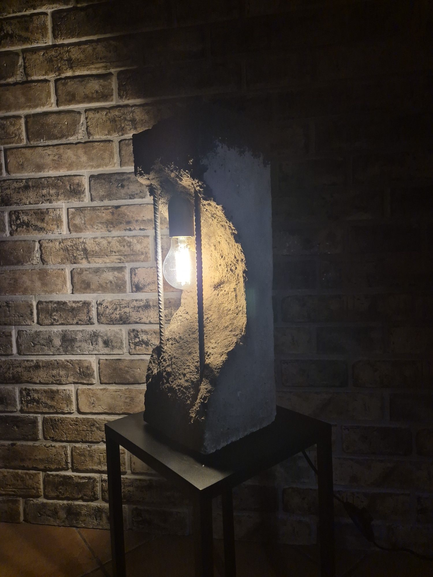 Betonowa lampa, unikat