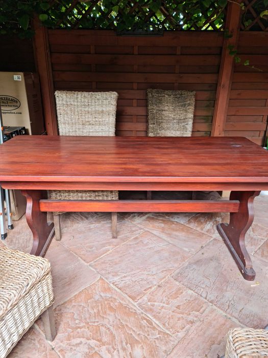 Stół z 4 krzesłami ogrodowymi