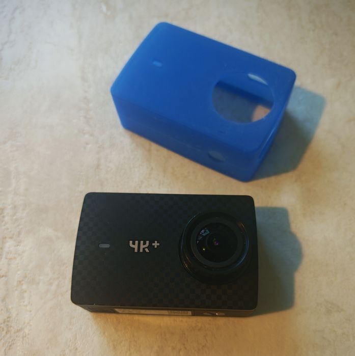 Екшн амера Xiaomi Yi 4K+ з комплектом  плюшек