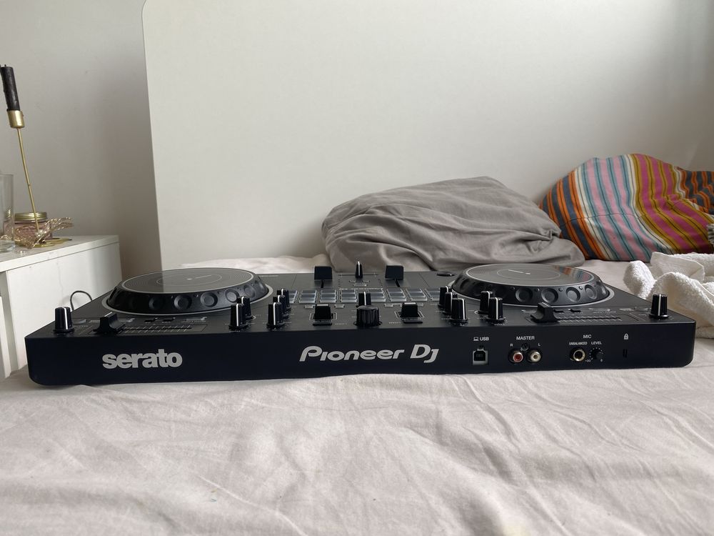 Controladora Pioneer DDJ-REV1