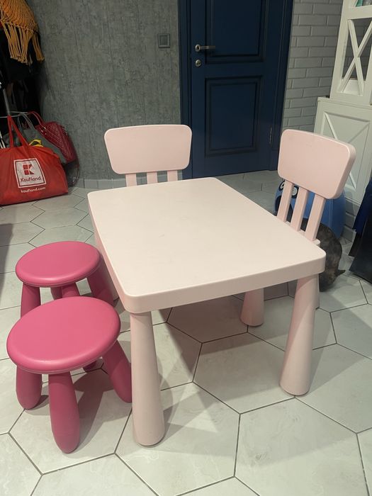 Стол дитячій і стільчікі IKEA
