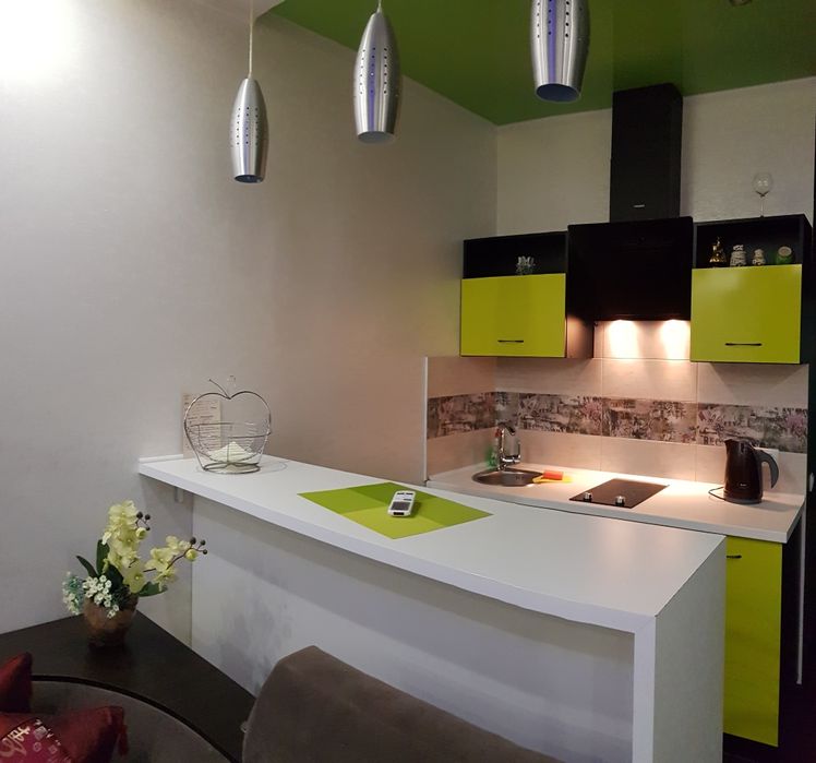 Сдаю На 25 эт. 1к.кварт. посуточно и почасово. М.Холодная гора