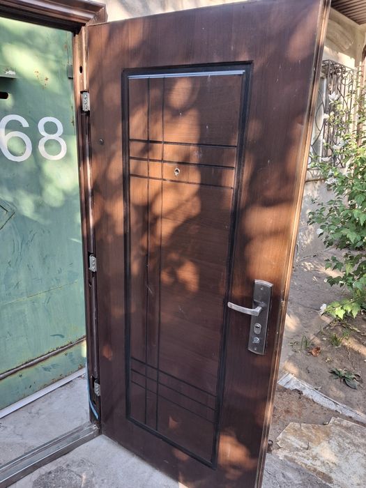 Двері продам гарному стані