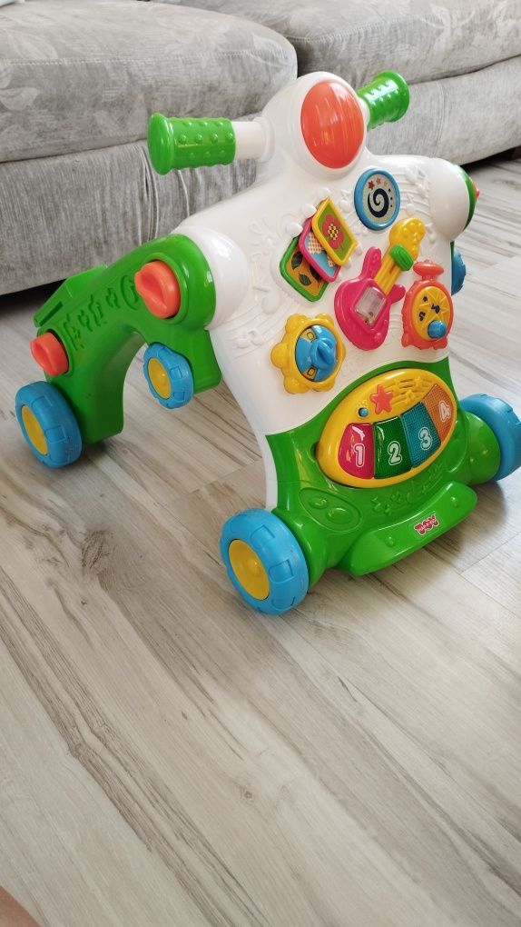 Jeździk pchacz, gra i świeci