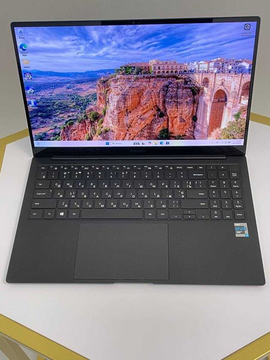 Samsung Galaxy Book Pro 15' i7-1165G7 16GB 512GB Intel Iris xe Oled
