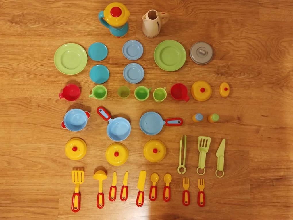 Zestaw zabawek do kuchni (naczynia i jedzenie)