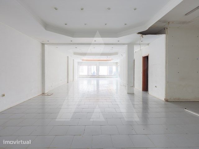 Loja para venda na zona das Barrocas, Aveiro