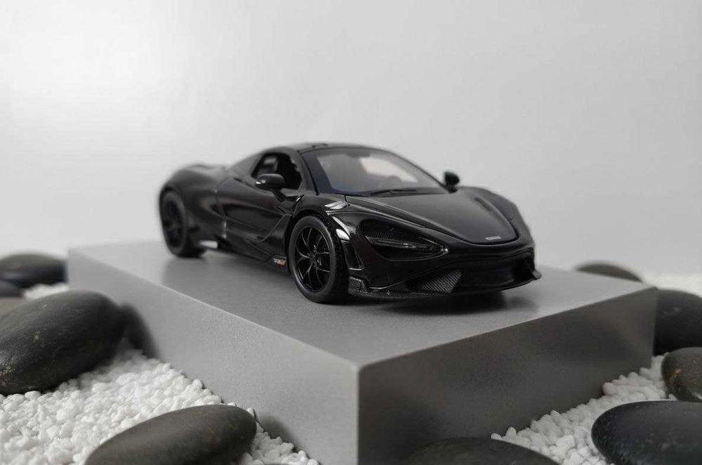 Іграшкова модель металевого колекційного авто Mclaren 765LT 1:32