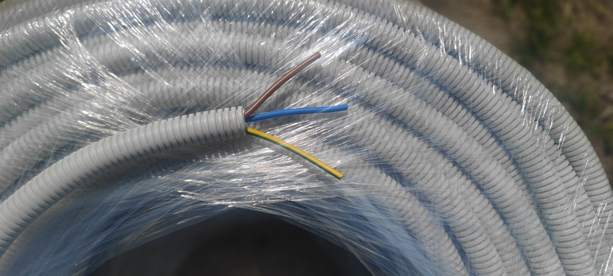 Kabel w peszlu 3G2,5  16 mm