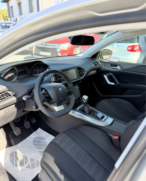 Продам Peugeot 308 2016