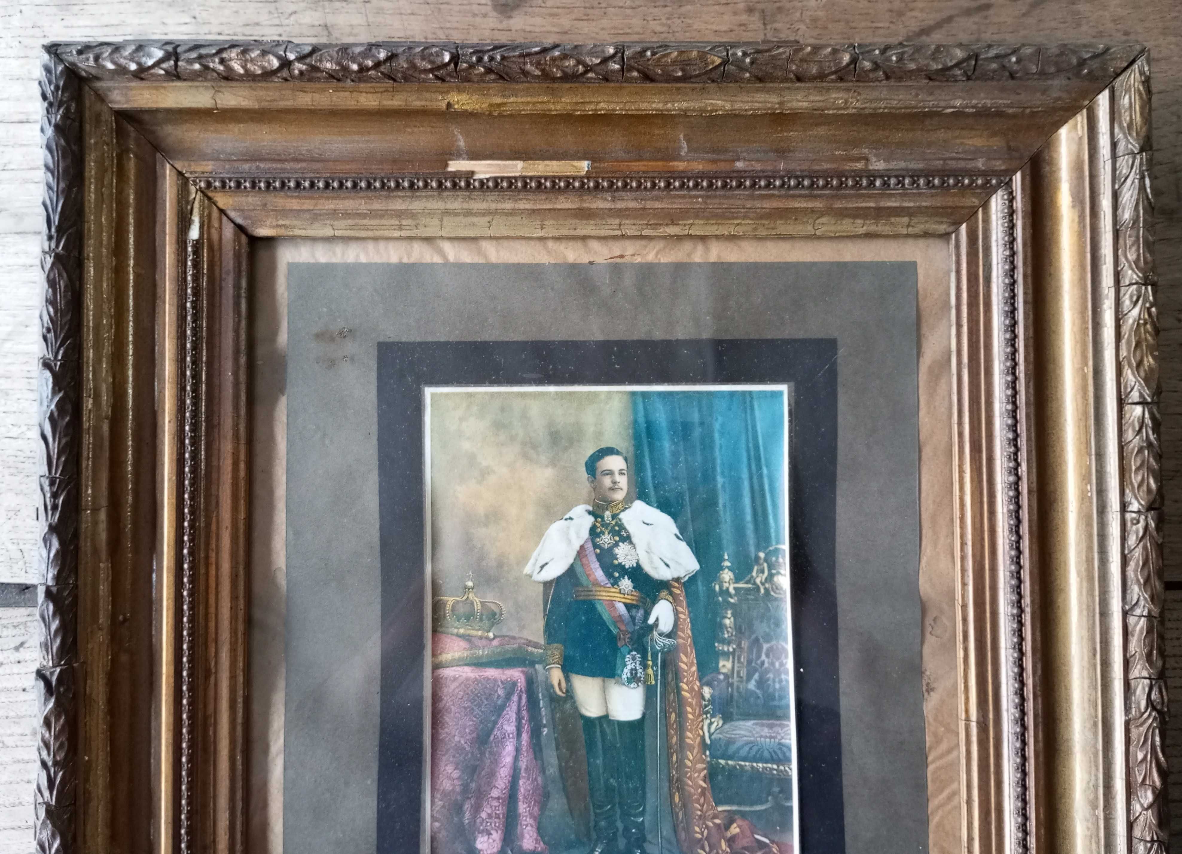 Antiga impressão de D. Manuel II Revestido das Insígnias da Realeza