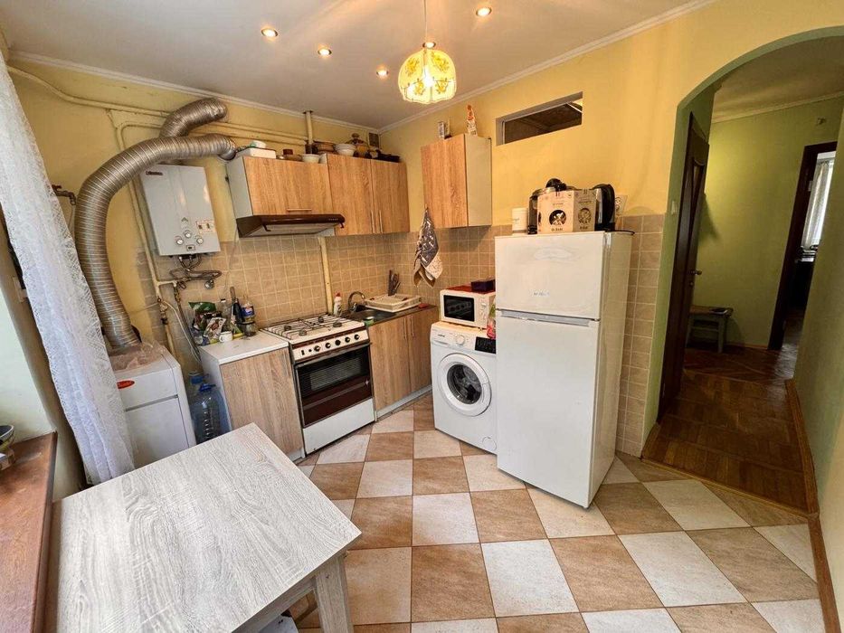 Продаж 2 кімнатної квартири з ремонтом, вул. Зарицьких / Франка, Львів