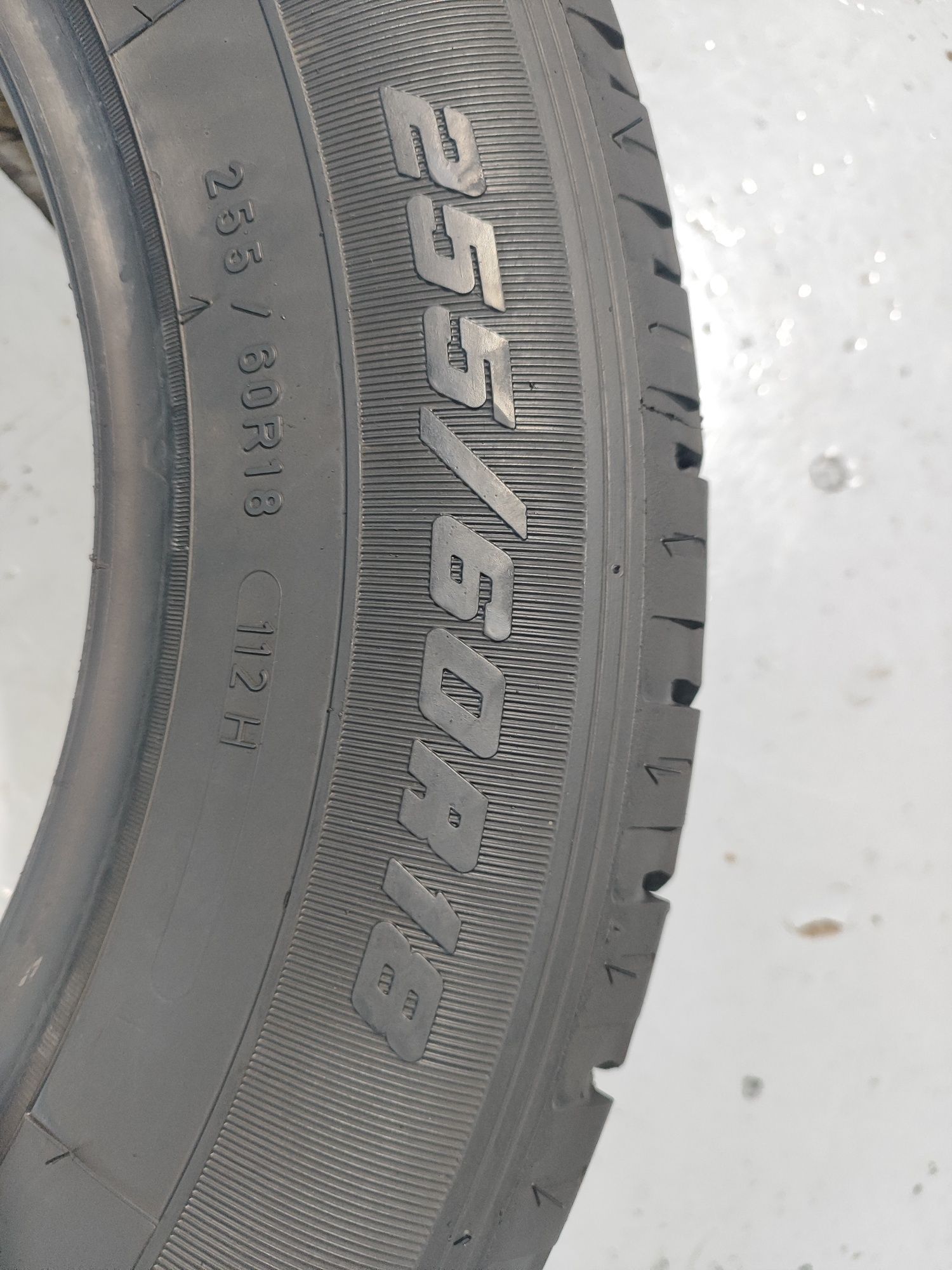 2 pneus como novos 255-60R18 Good year - Oferta dos Portes