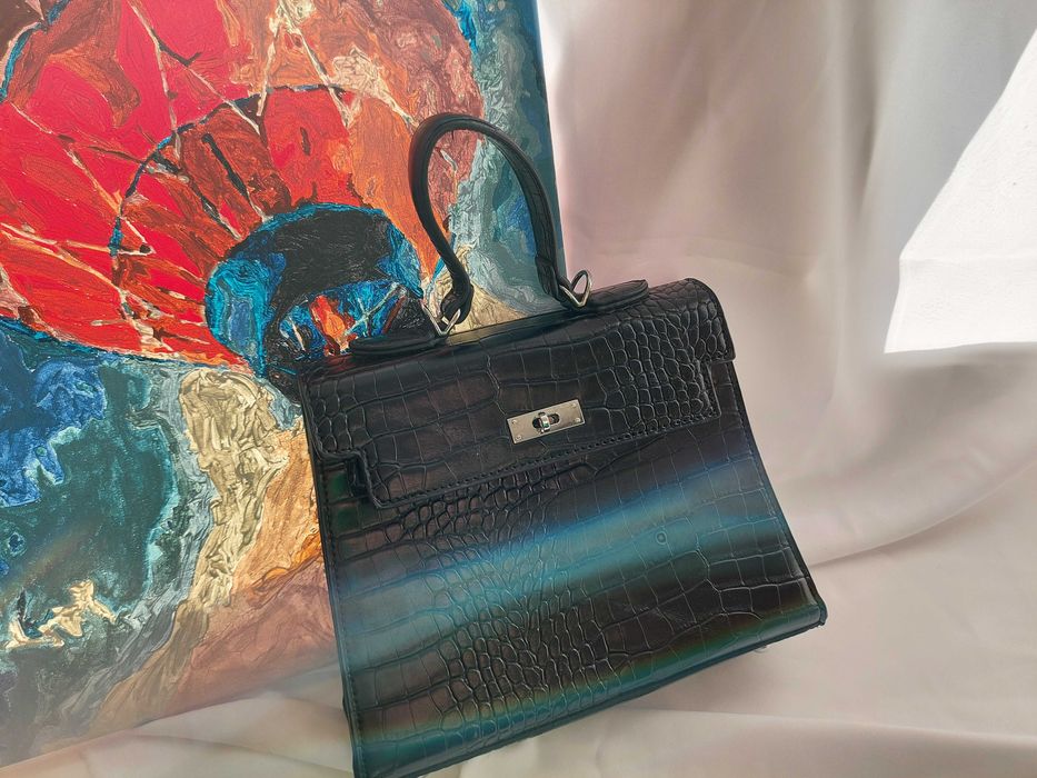 Шикарна чорна сумочка