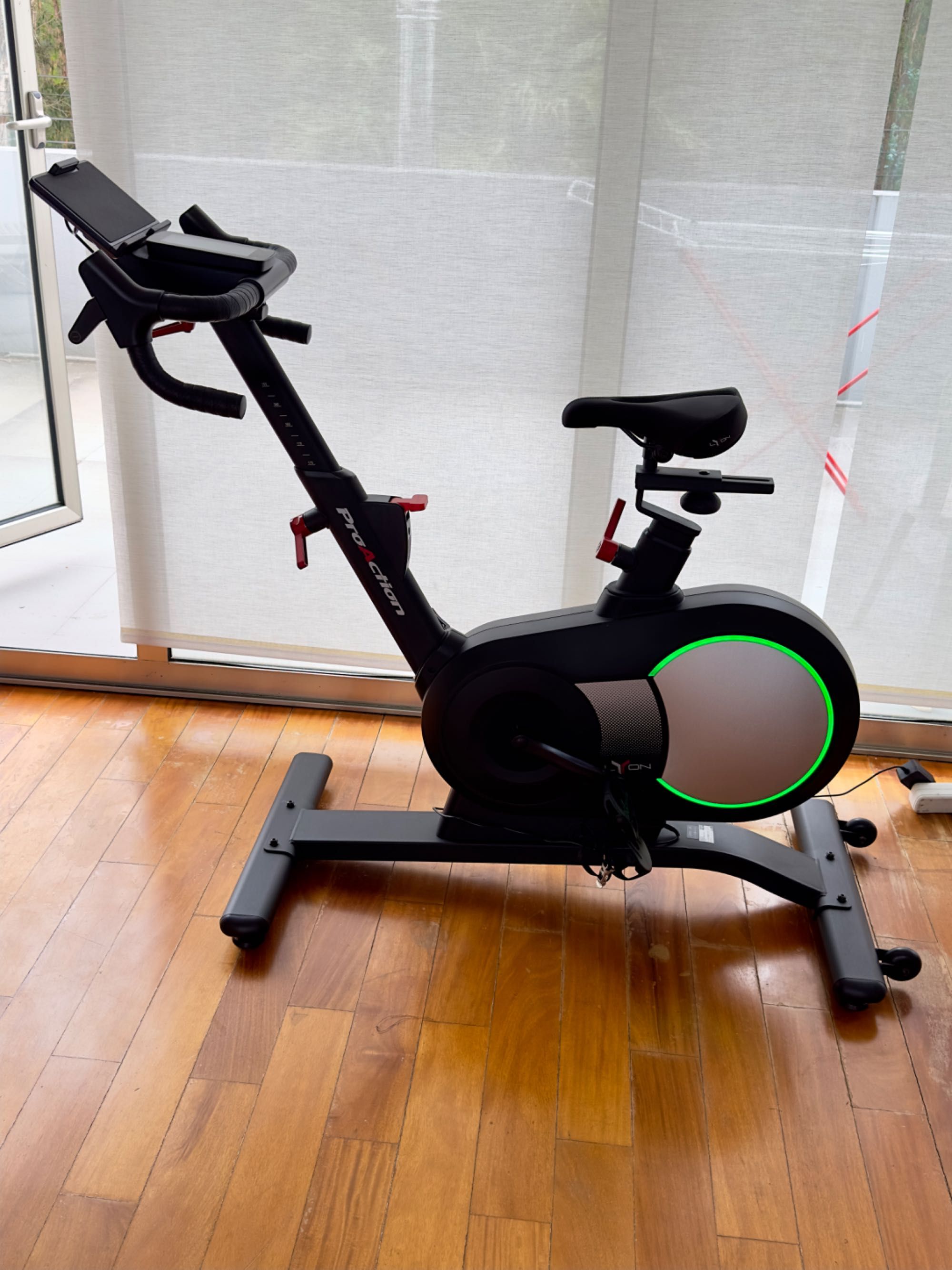 Bicicleta BH Fitness Smart Bike Lyon
BH Fitness Com garantia