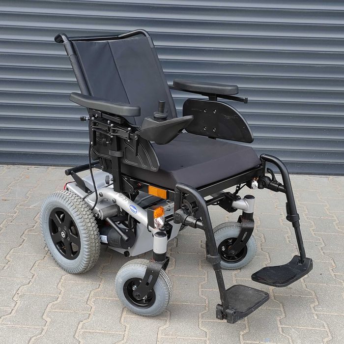 Wózek inwalidzki elektryczny Invacare Stream + nowe akumulatory