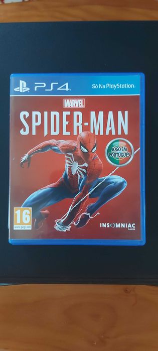 PS4 Pro 1TB + comando original + 4 jogos