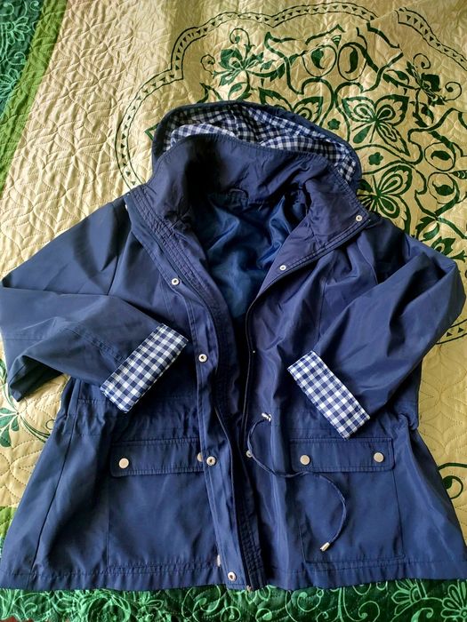 Куртка-ветровка с капюшоном 54-56 размера