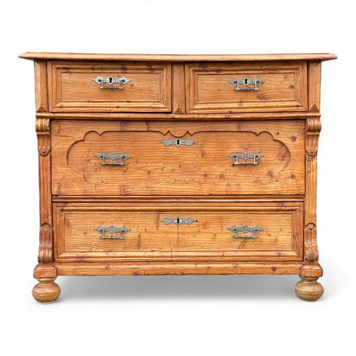 Stara rzeźbiona komoda sosnowa, 4 szuflady