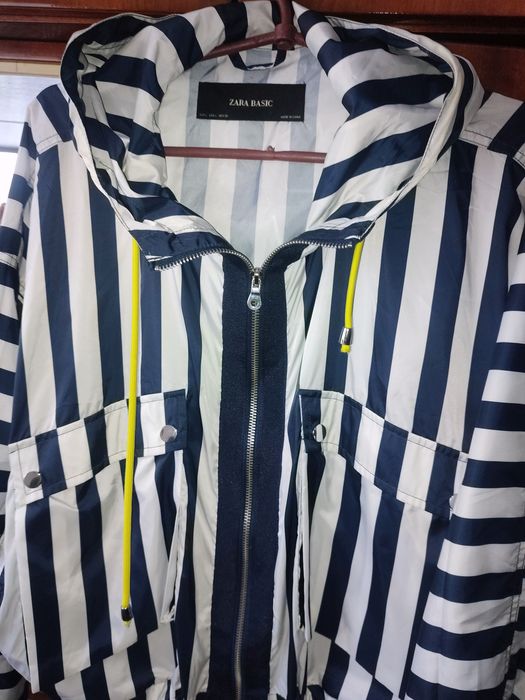 Продається вітровка жіноча