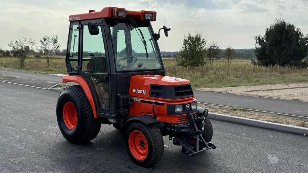 KUBOTA ST 30 / 4x4 / kabina / 3x wałek WOM / tuz / zarejestrowany