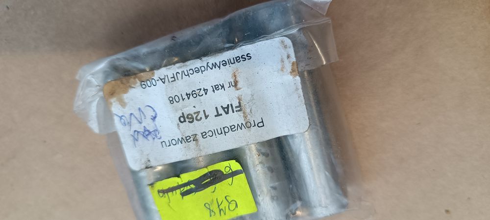 Fiat 126p prowadnice zaworów głowicy silnika 4 sztuki nowe